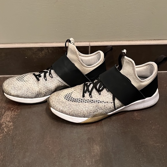Nike ZOOM Women’s 9 1/2 white, Grey & black - Picture 2 of 7